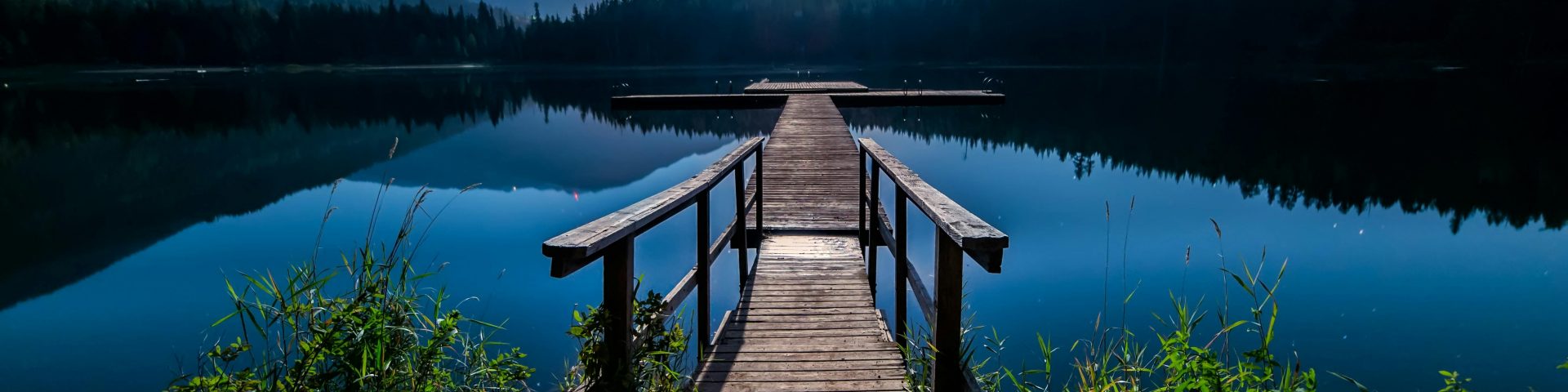 Photo by James Wheeler: https://www.pexels.com/photo/brown-wooden-dock-414612/